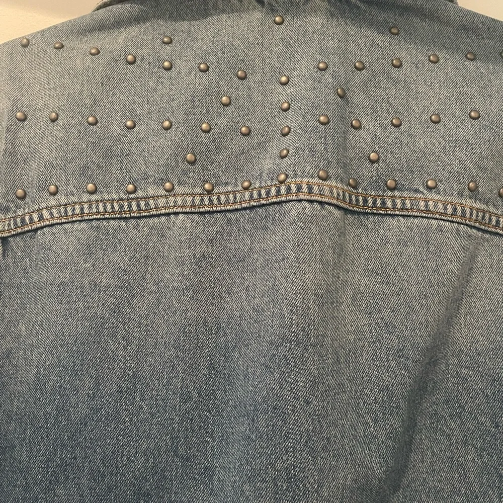Free People L Studded Denim Trucker Jacket - Picture 7 of 8